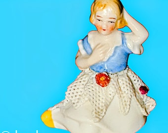 Delicate Porcelain Figurine: Vintage Home Decor (2-Inch)