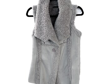 Vintage Dolce Cabo Suede and faux fur woman’s luxurious vest