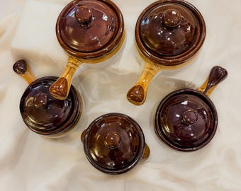 Juego de ollas para sopa con esmalte de goteo estilo vintage, mini cazuelas de gres de los años 70, decoración rústica de cocina.