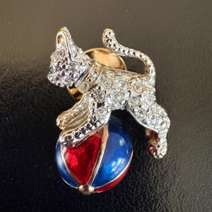 Vintage Carolee Cat Brooch – Rhinestone Kitty on Enamel Ball – Signed Designer Lapel Pin