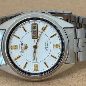 Vintage Seiko 5 white dial, stainless steel strap, automatic gents, japan-made, rare dial clean watch (H10)