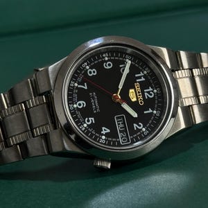 Rare vintage  Seiko automatic gents  dia watch with rare case dial watch