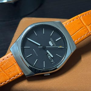 Vintage Seiko 5 black dial, orange leather strap automatic gents rare dial clean watch (H3)