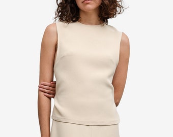 The Olivia sleeveless Top in color beige with belt