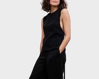 The Olivia sleeveless Top in color black with belt