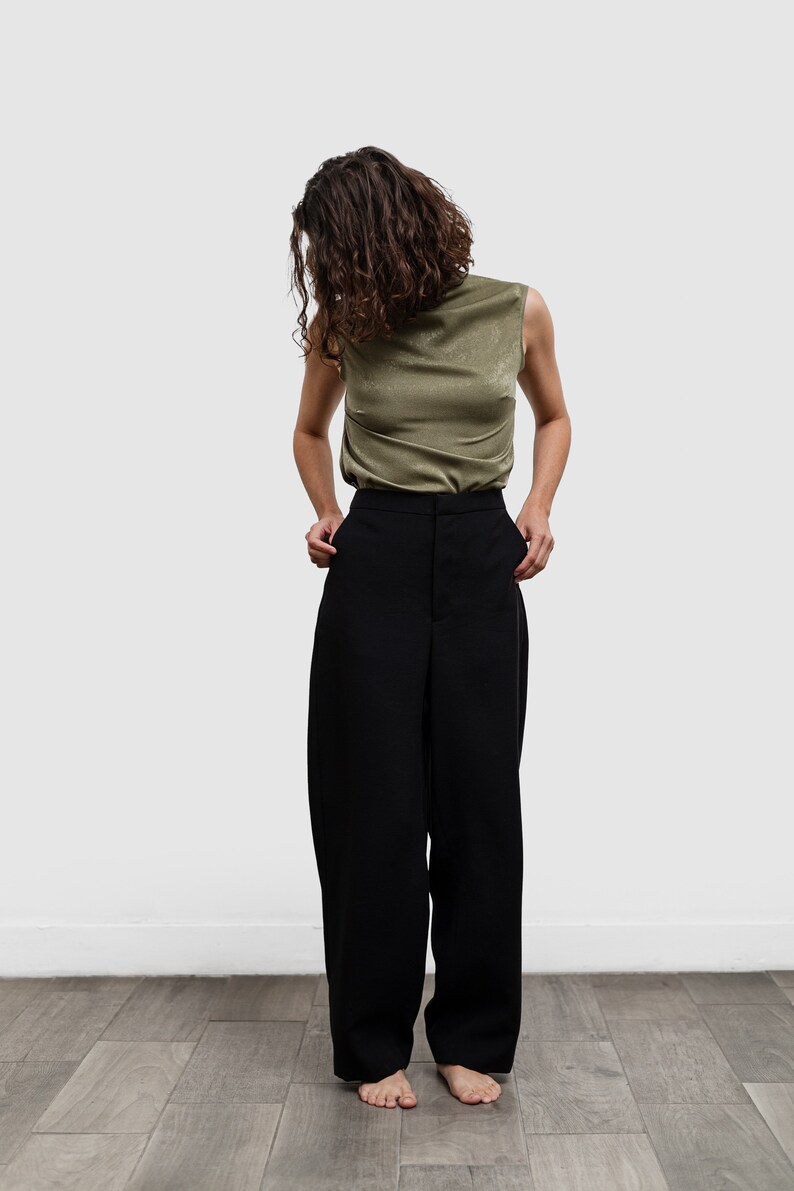 The Leo wide leg Pants with side and back pockets in black recycled rayon image 2