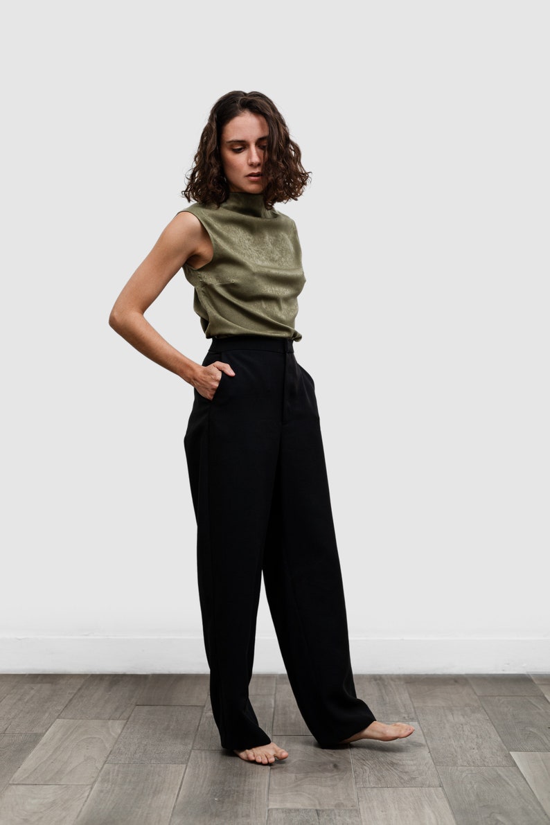 The Leo wide leg Pants with side and back pockets in black recycled rayon image 3