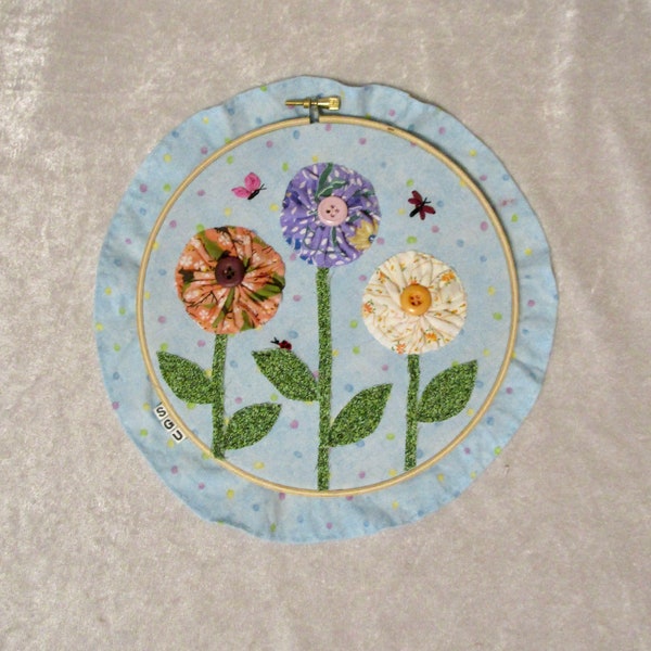 Yo-Yo flowers and applique fabric art in embroidery hoop display