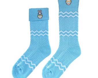 Calcetines de conejito de Pascua con huevo eclosionando: regalo con puños reversibles