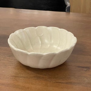 Vintage Cream Scalloped HULL Regal USA #315 Planter Bowl | Mid-Century
