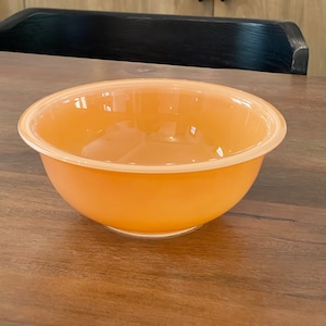Vintage Pyrex Nesting Glass Mixing Bowl 323 Peach Clear Bottom Corning zdjęcie 1