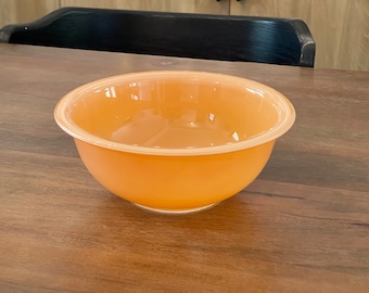 Vintage Pyrex Nesting Glas Rührschüssel 323 | Pfirsichfarbener, transparenter Boden von Corning