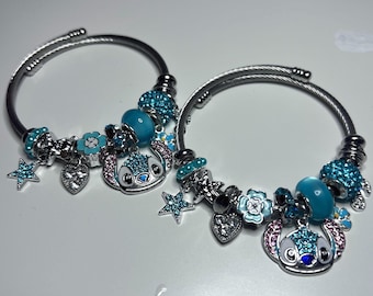 Pulseira com pingente de ponto em prata de lei 925 e strass azul, estilo anos 2000.