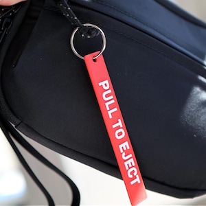 3D Printed Keychain – Pull to Eject and Relax Before Flight – Aviation-Inspired Key Tag – Funny Gift for Pilots & Car Enthusiasts