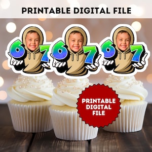 Puede incluir: Tres cupcakes con glaseado blanco y chispas de perlas. Cada cupcake tiene un adorno con la cara de un niño sosteniendo los números 6 y 7. El texto "PRINTABLE DIGITAL FILE" está en la parte superior y en una pegatina roja.