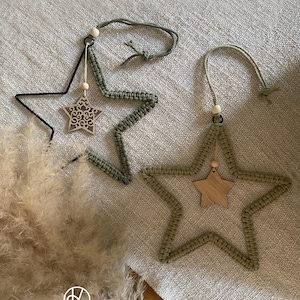 Macrame star with wooden pendant | Boho Christmas decoration | Handmade hanging star made of yarn and wood | Natural Christmas decoration | Wall decoration