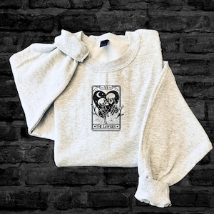 Sudadera Gildan para adultos con carta del Tarot de los amantes bordada