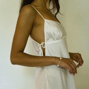 Vintage 100% Ivory Cream Silk Slip Dress Bow Details Lingerie Size Medium 90's