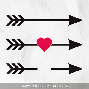 Op de afbeelding: Drie zwarte pijlen met een hart in het midden. De pijlen hebben een eenvoudig ontwerp met drie lijnen aan de achterkant van de pijlpunt. Het hart is rood.