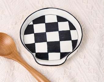 Modern Black White Checkerboard Spoon Rest Cute Minimalist Ceramic Spoon Rest Handmade Pottery Spoon Holder Dish Kitchen Decor Gift