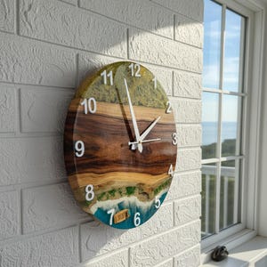 Reloj de pared isleño hecho a mano: decoración de resina con olas del océano y bosque de musgo.