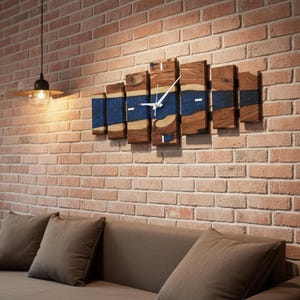 Reloj de pared multipanel de resina con epoxi azul y negro – Arte mural moderno hecho a mano