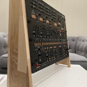 Behringer 2600 standaard in eikenhout