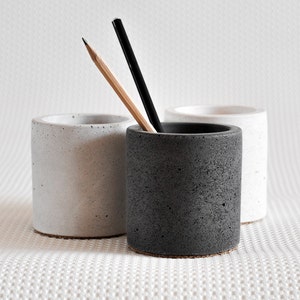 Round beton pencil holder | Modern cement pen holder | Desktop office storage | Concrete organizer | Cactus and succulent planters