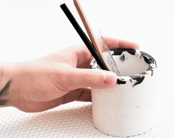 Modern Concrete Pen Holder: Scandinavian Desk Organizer