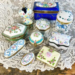 Rare Spherical Peint Main Limoges Hand Painted Serves Floral Trinket Box with Geisha Clasp
