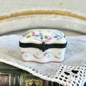 Vintage Peint Main  Limoges Trinket Box: Hand Painted Floral Porcelain with Black Ormolu Clasp
