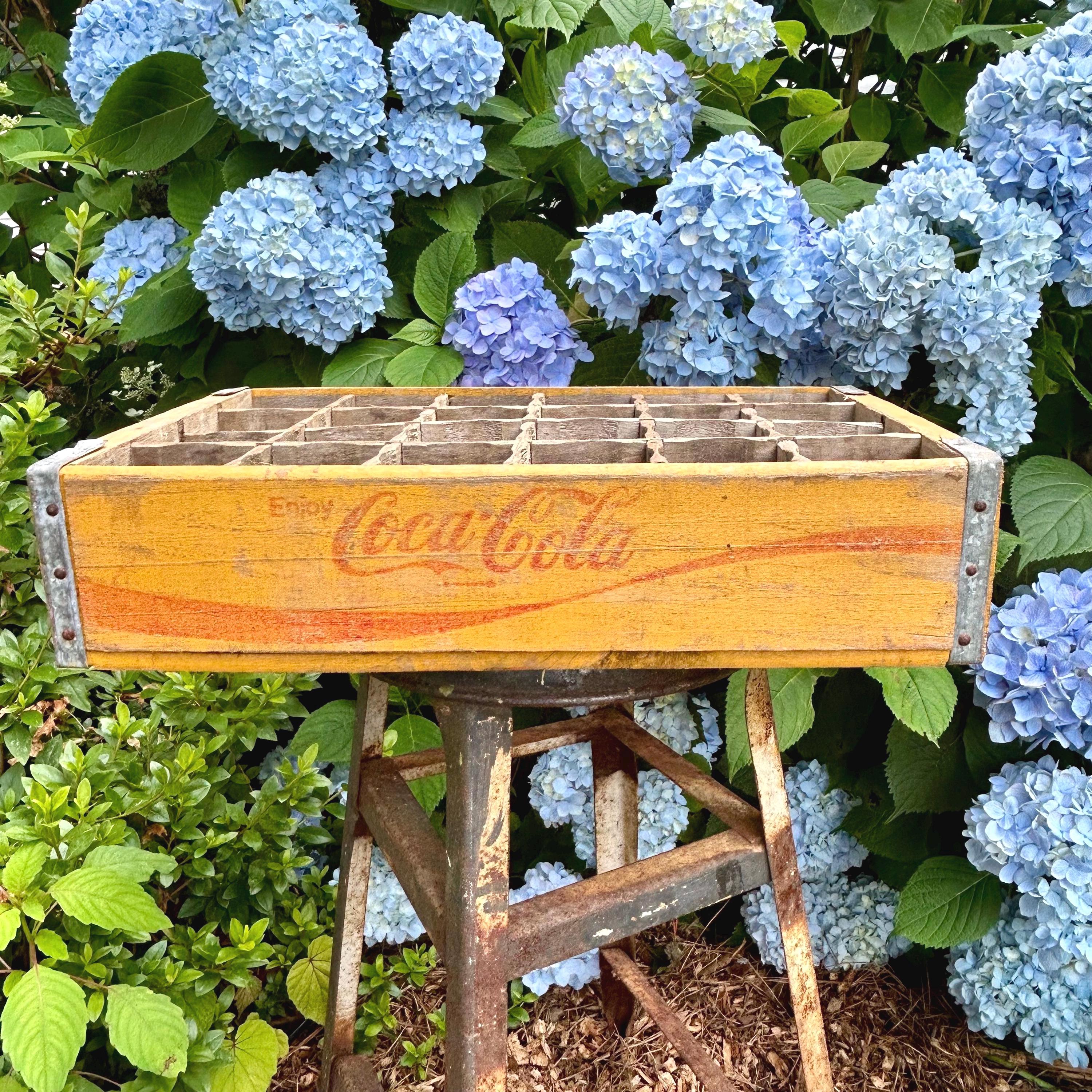 Coca-Cola 24本入りプラ用と木箱 AB934068-EE80-4046-A839-