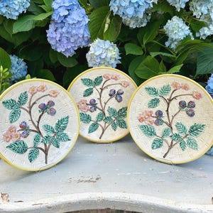 Set of 3 Vintage Italian Majolica Basket Weave Blackberry 9 Inch Diner Plates