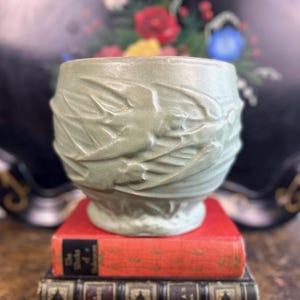 Large 7 inch Matte Green Vintage McCoy Pottery Flying Swallows Jardiniere Planter