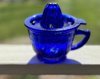 Cobalt Blue Juicer Reamer with 2 Cup Measuring Cup, Depression Glass Style Vintage Kitchen