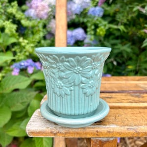 Reproduction Nelson McCoy Pottery Daisy Flowerpot Planter with Attached Saucer in Aqua