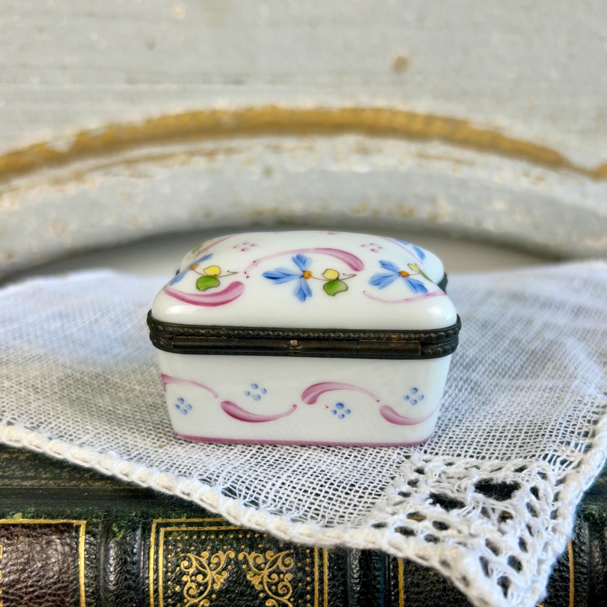 Vintage Peint Main Limoges Trinket Box: Hand Painted Floral