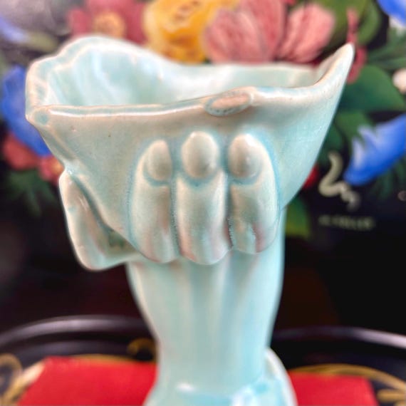 Vintage Nelson Mccoy Hand With Shell Vase Planter in Aqua