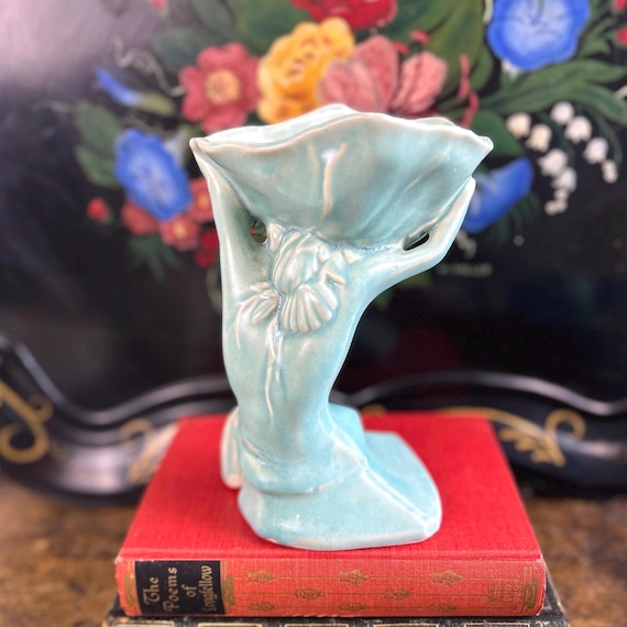 vintage flower vase マーブル Vintage Nelson Mccoy Hand With Shell Vase Planter in Aqua