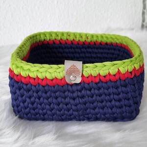 Storage basket, crochet basket with wooden base
