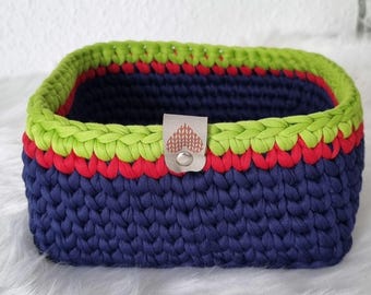 Storage basket, crochet basket with wooden base