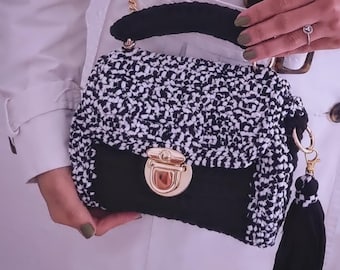 Handtasche,  Schultertasche, Häkeltasche, Unikat, Alltag Accessoire,  crochetbag,schwarz weiß