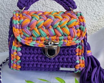 Boho Häkeltasche handgemacht – bunte Umhängetasche mit Quaste & Metallverschluss  Festival Bag Statement Accessoire | Geschenkidee für Frau