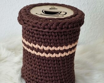 Aufbewahrungskorb für Kaffee Kapseln,  Häkelkorb mit Holzboden, Utensilo für Küche