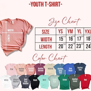 Puede incluir: Una camiseta rosa juvenil con una tabla de tallas que muestra las medidas de ancho y largo en pulgadas. La tabla de colores muestra varios colores de camisetas, incluyendo blanco, negro y rojo. El texto "-YOUTH T-SHIRT-" est&aacute; en la parte superior.