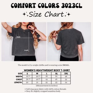 Op de afbeelding: Maattabel voor een Heavyweight Boxy T-Shirt voor dames, met afmetingen in inches. De tabel bevat maten S tot 2XL, met een breedte vari&euml;rend van 46,36 cm tot 66,04 cm, borst van 92,71 cm tot 132,08 cm en lengte van 50,8 cm tot 60,96 cm. Het shirt is van zachte stof.