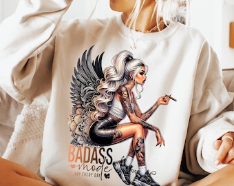 Mujer con tatuajes PNG, diseño sarcástico y mordaz (descarga digital)