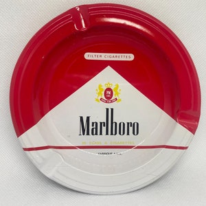 Cenicero vintage de Marlboro: un objeto de colección icónico para amantes del tabaco y entusiastas del estilo retro.