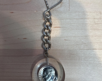 Porte-clés américain vintage 1970 Roosevelt Dime In Lucite Porte-clés porte-bonheur.