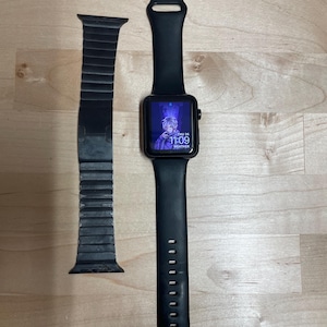 Original First Apple Watch 1st Gen Series 0 with Original Box and invoice. Used but working condition with Orig Space Black Link Braclet.